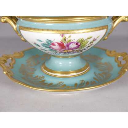 Coupe Couverte Et Son Dormant En Porcelaine De Limoges Peint à La Main Golse – Image 10