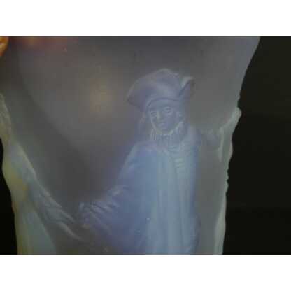 Sabino Menuet, vase en verre moulé opalescent à décor de personnages danse et musique – Image 14