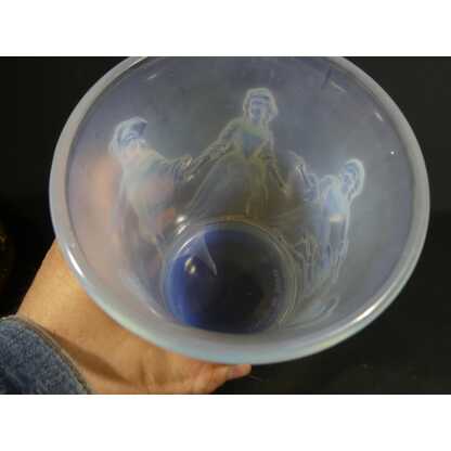 Sabino Menuet, vase en verre moulé opalescent à décor de personnages danse et musique – Image 13