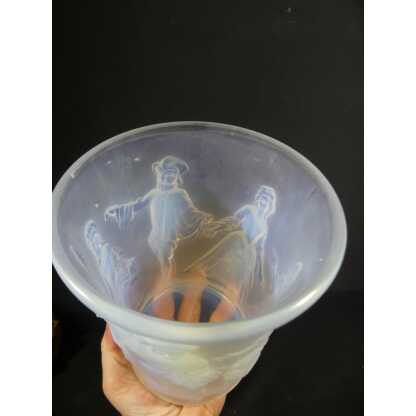 Sabino Menuet, vase en verre moulé opalescent à décor de personnages danse et musique – Image 11