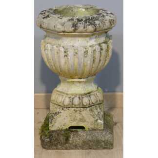 Vase de jardin en pierre blanche à godrons, jardinière, époque XIX ème