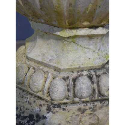 Vase de jardin en pierre blanche à godrons, jardinière, époque XIX ème – Image 9