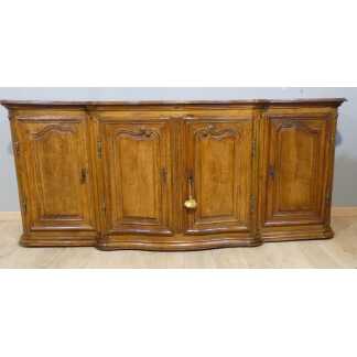 Enfilade de boiserie à ressaut d'époque Louis XV en chêne mouluré et sculpté, XVIII ème
