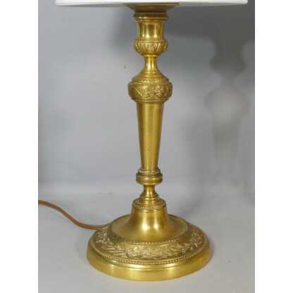 Paire de lampes bougeoirs Louis XVI en bronze ciselé et doré, époque XVIII ème siècle – Image 2