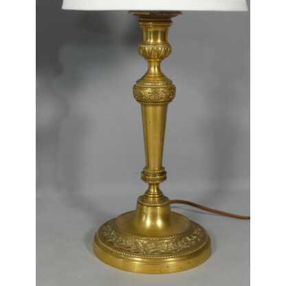 Paire de lampes bougeoirs Louis XVI en bronze ciselé et doré, époque XVIII ème siècle – Image 8