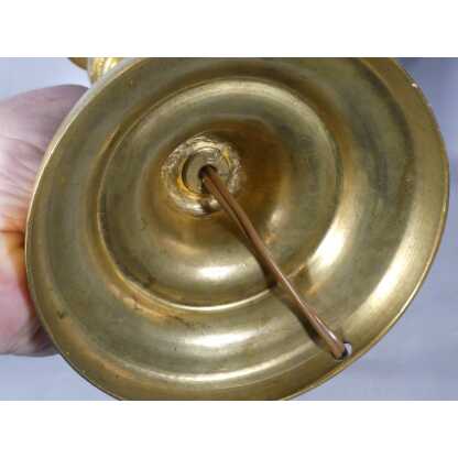 Paire de lampes bougeoirs Louis XVI en bronze ciselé et doré, époque XVIII ème siècle – Image 4