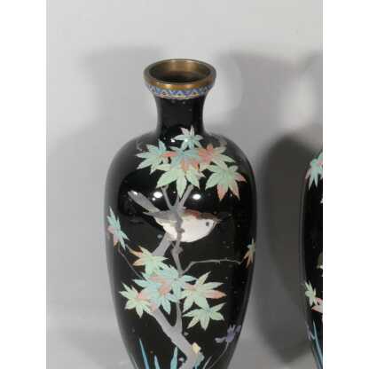 Paire de vases en émail cloisonné aux oiseaux et branchages, Japon, fin XIX ème – Image 6