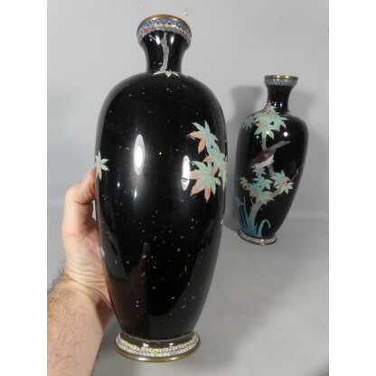 Paire de vases en émail cloisonné aux oiseaux et branchages, Japon, fin XIX ème – Image 9