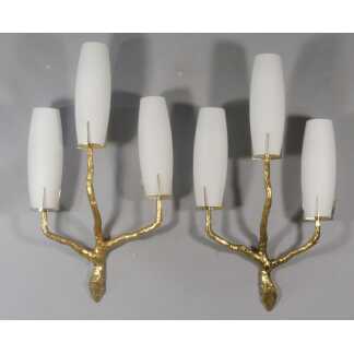 Félix Agostini et Arlus, paire d'appliques naturalistes à 3 branches en bronze et verre 1970