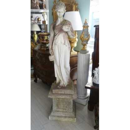 Hébé, grande sculpture de jardin en pierre ciment, déesse, époque début XX ème
