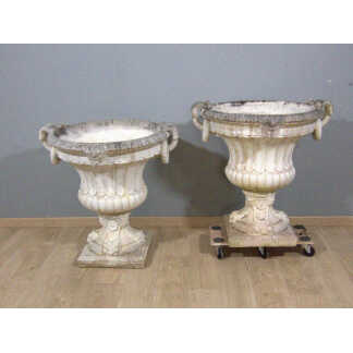 Paire de grands vases de jardin (hauteur 91 cm) en ciment pierre reconstituée Néoclassique