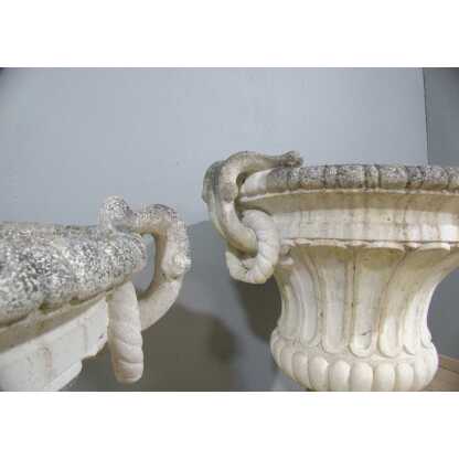 Paire de grands vases de jardin (hauteur 91 cm) en ciment pierre reconstituée Néoclassique – Image 10