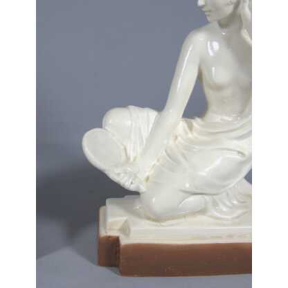 Paire de statuettes ou serre livres en faïence aux femmes Art Déco, vers 1930 – Image 6