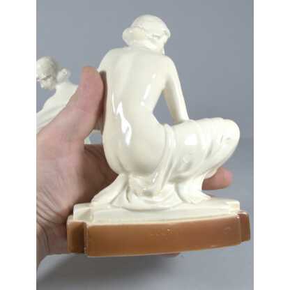 Paire de statuettes ou serre livres en faïence aux femmes Art Déco, vers 1930 – Image 9