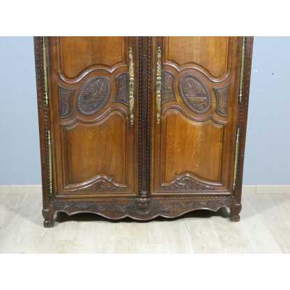 Armoire Normande De Mariage En Chêne Maillé Et Sculpté De Colombes Et Fleurs, époque XVIII ème – Image 6