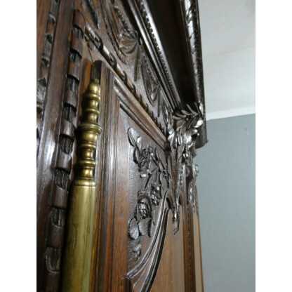 Armoire Normande De Mariage En Chêne Maillé Et Sculpté De Colombes Et Fleurs, époque XVIII ème – Image 8