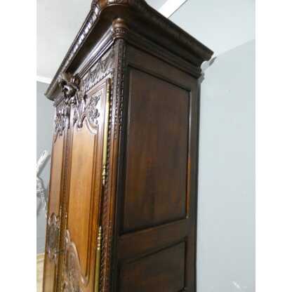 Armoire Normande De Mariage En Chêne Maillé Et Sculpté De Colombes Et Fleurs, époque XVIII ème – Image 10