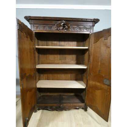 Armoire Normande De Mariage En Chêne Maillé Et Sculpté De Colombes Et Fleurs, époque XVIII ème – Image 5