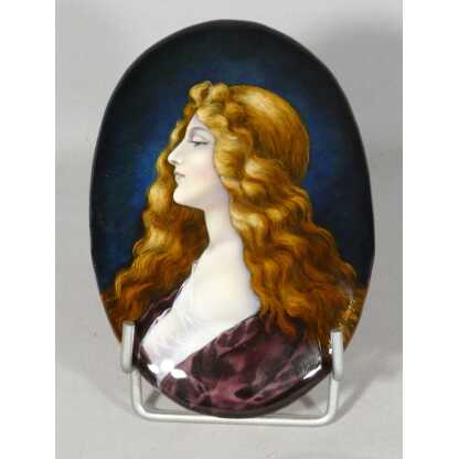 Louis Clément (1882-1977), portrait de femme,grand médaillon en émail peint de Limoges