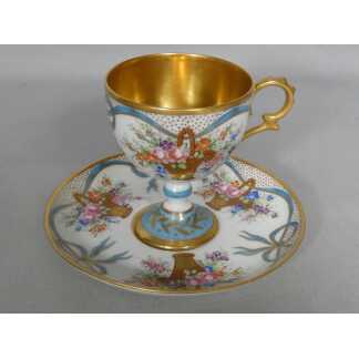 Tasse de collection décor Sèvres en porcelaine de Limoges peinte à la main