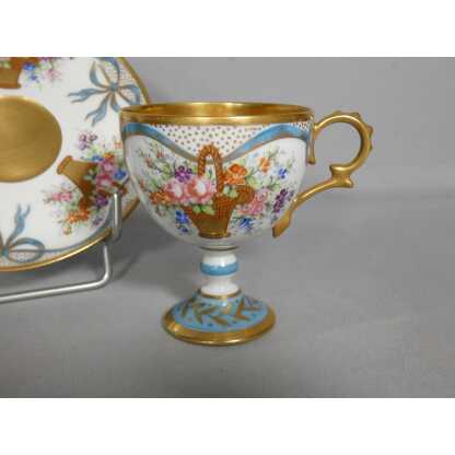 Tasse de collection décor Sèvres en porcelaine de Limoges peinte à la main – Image 4