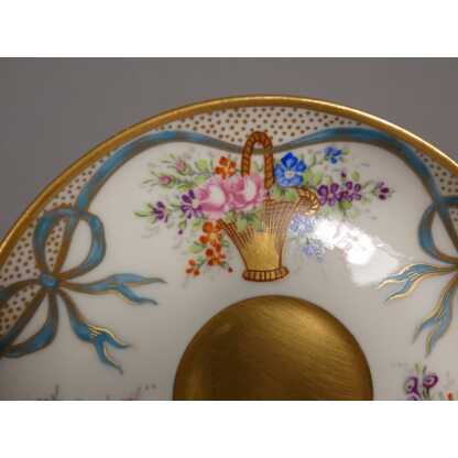 Tasse de collection décor Sèvres en porcelaine de Limoges peinte à la main – Image 10