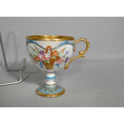 Tasse de collection décor Sèvres en porcelaine de Limoges peinte à la main – Image 5