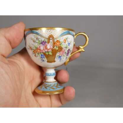 Tasse de collection décor Sèvres en porcelaine de Limoges peinte à la main – Image 8