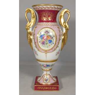 Vase de style Empire aux cygnes et bouquet de fleurs, porcelaine de Limoges