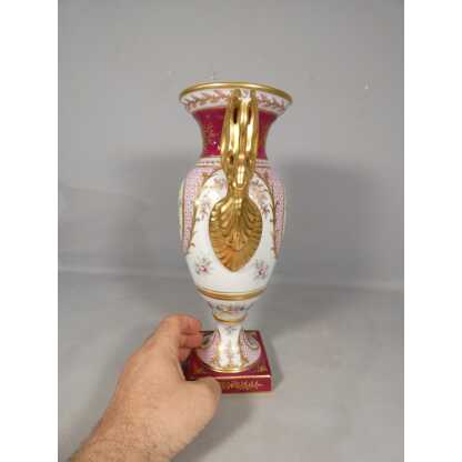 Vase de style Empire aux cygnes et bouquet de fleurs, porcelaine de Limoges – Image 9