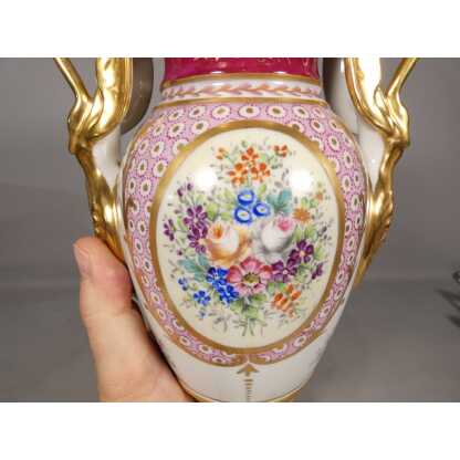 Vase de style Empire aux cygnes et bouquet de fleurs, porcelaine de Limoges – Image 6