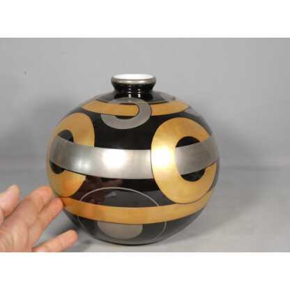 Vase boule Art Déco, décor géométrique or et platine sur fond noir, porcelaine de Limoges – Image 2