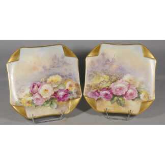 Les roses, paire de plats décoratifs en porcelaine de Limoges
