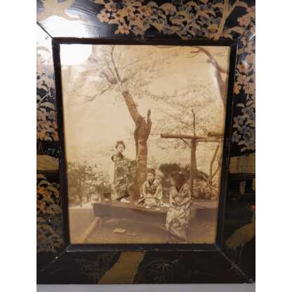 Cherry Blossom Park, Japon, paire de photos albuminées dans cadre en laque, fin XIX ème – Image 9