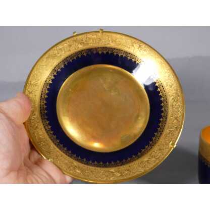 Tasse de collection, déjeuner en porcelaine incrustation d'or et bleu de four Limoges vers 1960 – Image 7