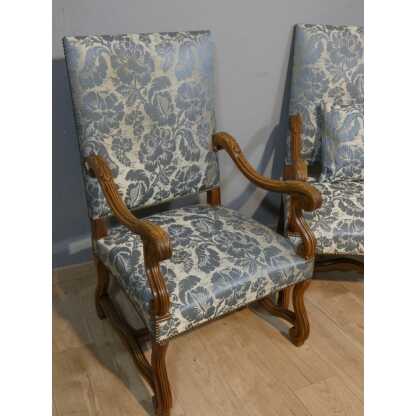 Paire de fauteuils style Louis XIII en noyer sculpté, époque fin XIX ème – Image 2