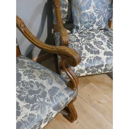 Paire de fauteuils style Louis XIII en noyer sculpté, époque fin XIX ème – Image 11