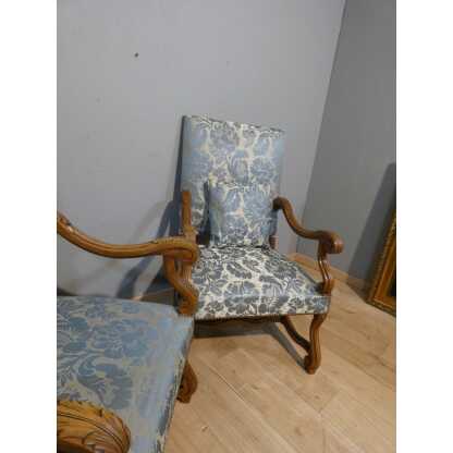 Paire de fauteuils style Louis XIII en noyer sculpté, époque fin XIX ème – Image 7