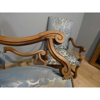 Paire de fauteuils style Louis XIII en noyer sculpté, époque fin XIX ème – Image 4