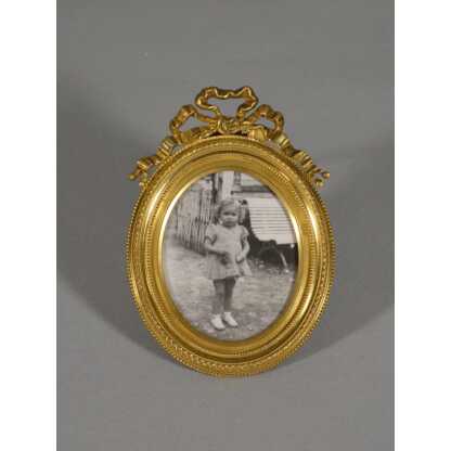 Petit cadre photo ovale en bronze doré style Louis XVI, époque XIX ème – Image 2