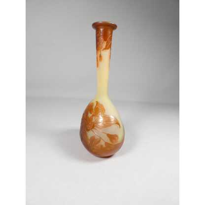Gallé, vase en verre double couche dégagé à l'acide, décor de fleurs orangé – Image 10