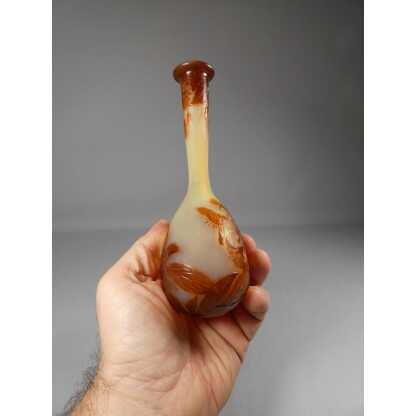Gallé, vase en verre double couche dégagé à l'acide, décor de fleurs orangé – Image 7