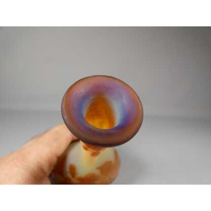 Gallé, vase en verre double couche dégagé à l'acide, décor de fleurs orangé – Image 11
