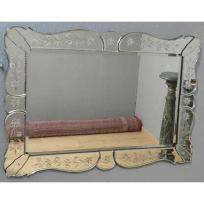 Miroir vénitien en verre gravé de fleurs, époque 1950 – Image 3