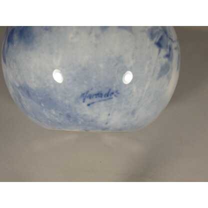 Les roses bleues, vase boule en porcelaine de Limoges peint par Marcadet – Image 5