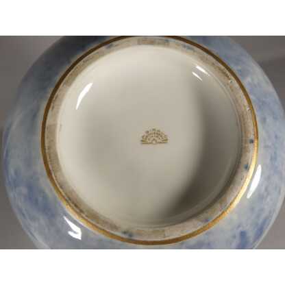 Les roses bleues, vase boule en porcelaine de Limoges peint par Marcadet – Image 9