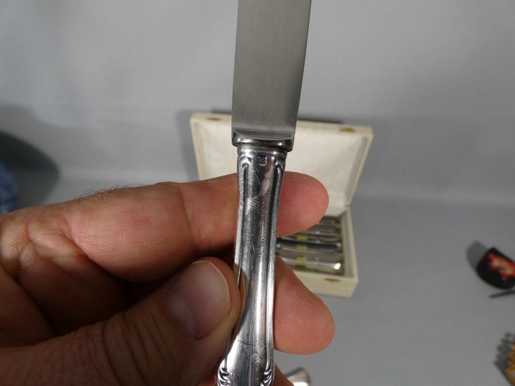 24 couteaux de style Régence en métal argenté, époque XX ème – Image 5