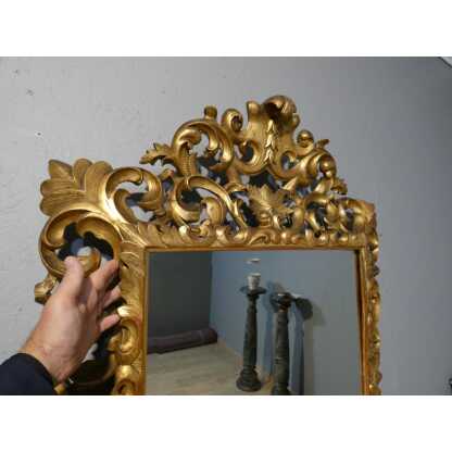 Miroir En Bois Sculpté Ajouré Doré à La Feuille, Italie époque XIX ème, Tain Mercure Biseauté – Image 10