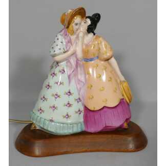Veilleuse en porcelaine de Limoges, les deux amies, époque 1930