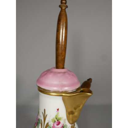 Chocolatière en porcelaine de Limoges peinte à la main de roses – Image 10